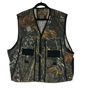 Game Winner camo hunting vest with multiple pockets size XL/2XL